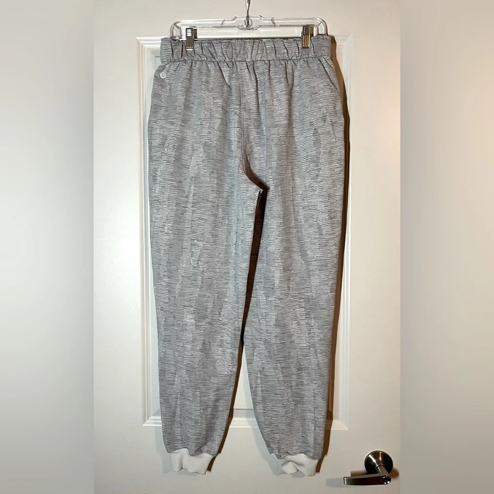 Lululemon Stretch High-Rise Jogger in Linear Tempo Jacquard Silver Drop Vapor 10